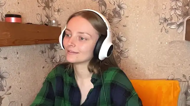 EmyMiu - Squeeze cheeks