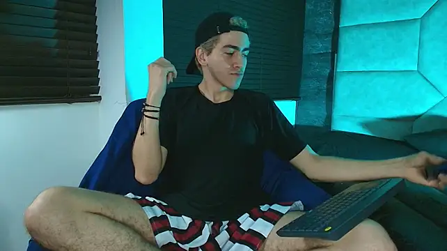 Tyler_Mcrey Adlı Modelin Canlı XXX Sohbeti