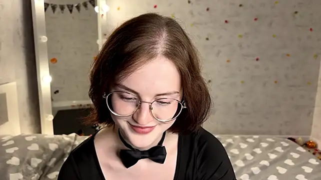 FakeLamb - Finger play in pussy