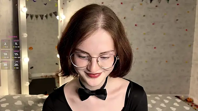 FakeLamb - Finger play in pussy