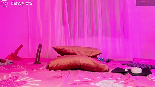 Daniihot__ Adlı Modelin Canlı XXX Sohbeti