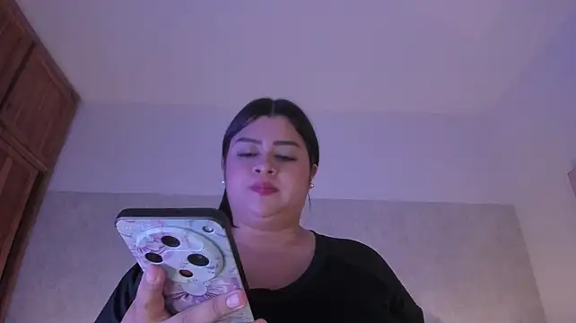Онлайн чат XXX EmiliBoobss