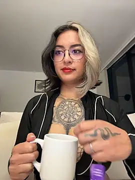 XXX chat uživo modela Rae_Lil_White