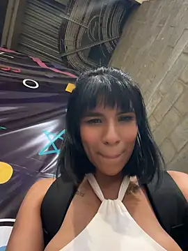 AlaiaStearling_ - I fuck myself in the public bathroom