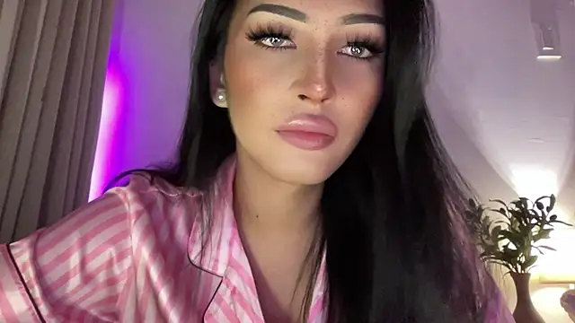 Alicegreenexx Adlı Modelin Canlı XXX Sohbeti