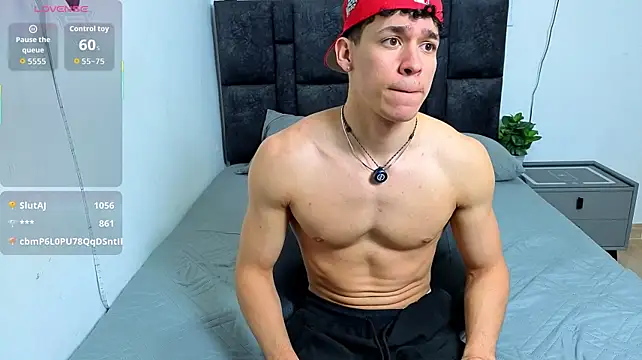 Luke_MuscleのライブXXX  チャット
