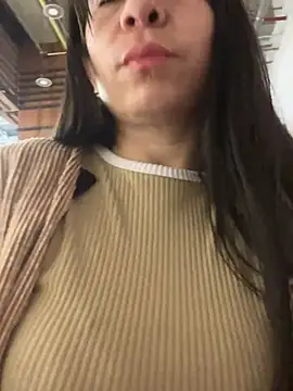 Dulce-miamilf - Plug in ass in mall 😈🥵🤫people near