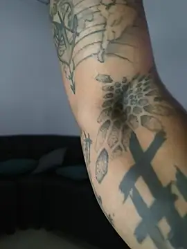 David_tatto1 লাইভ XXX চ্যাট