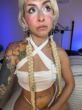 Онлайн чат XXX Cinamoonn