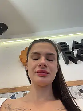 MiraReach - Naked ass twerk + anal plug 😋