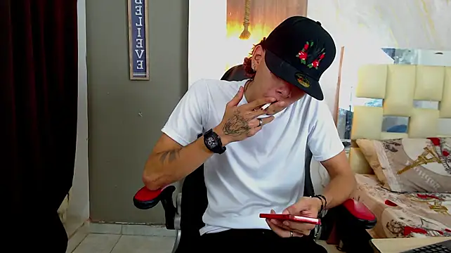 Harry_jhonsson Adlı Modelin Canlı XXX Sohbeti