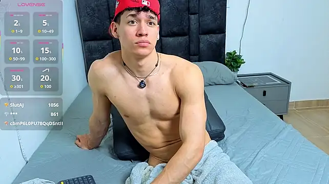 Luke_Muscle élő XXX-chatje