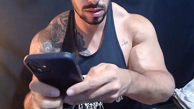 צ'אט XXX בשידור חי של DommMaster
