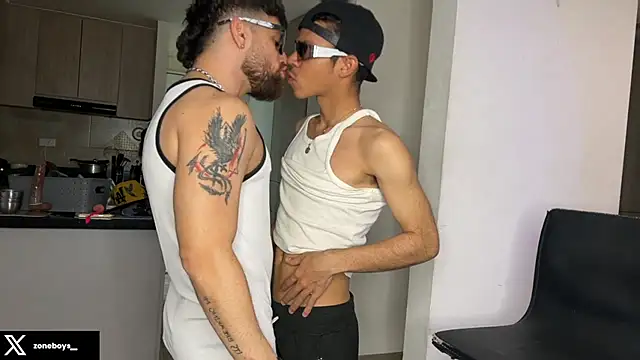 צ'אט XXX בשידור חי של zoneboys