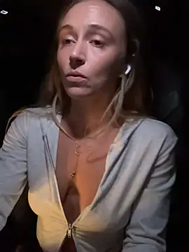 Lunagirl13 - Go topless under jacket 😻😈🤭🍒
