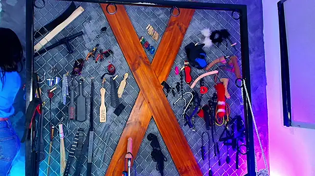 Mistress_lexi_bdsm live XXX chat