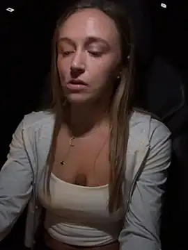 XXX chat uživo modela lunagirl13