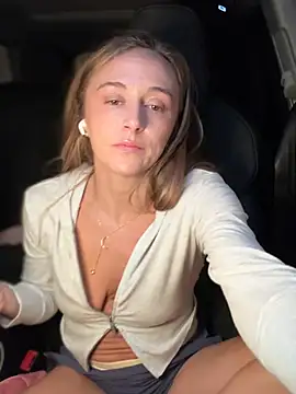Lunagirl13 - Go topless under jacket 😻😈🤭🍒