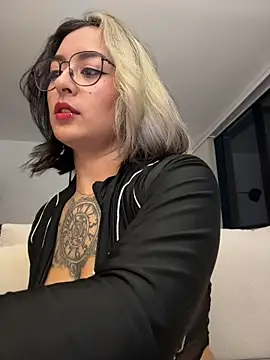 Rae_Lil_White's Live XXX Chat