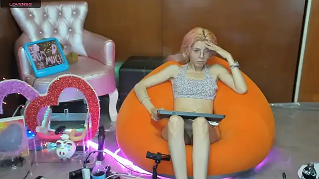 Онлайн чат XXX Skinygirl