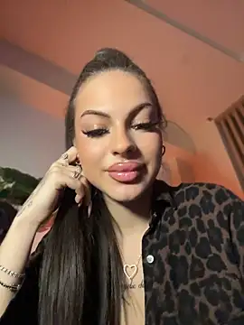 دردشة DollyRuby الجنسية المباشرة