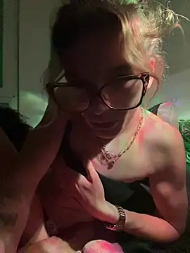 Онлайн чат XXX MissGoldieB