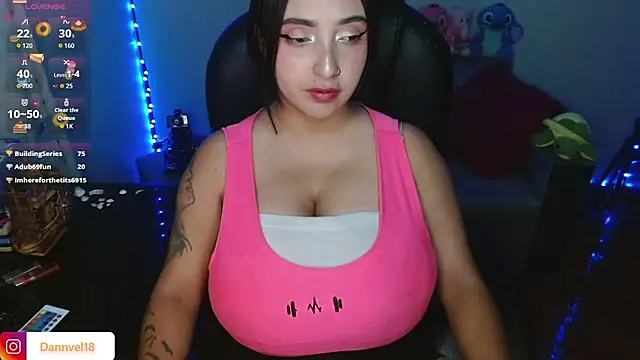 AmberOficiall_ - Spit boobs 🥰💖