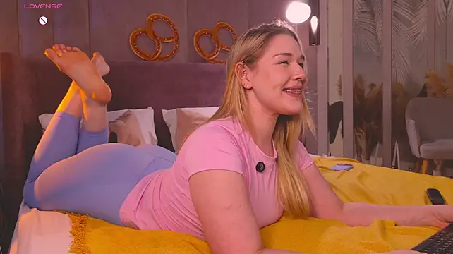 Smiley_Mia Adlı Modelin Canlı XXX Sohbeti