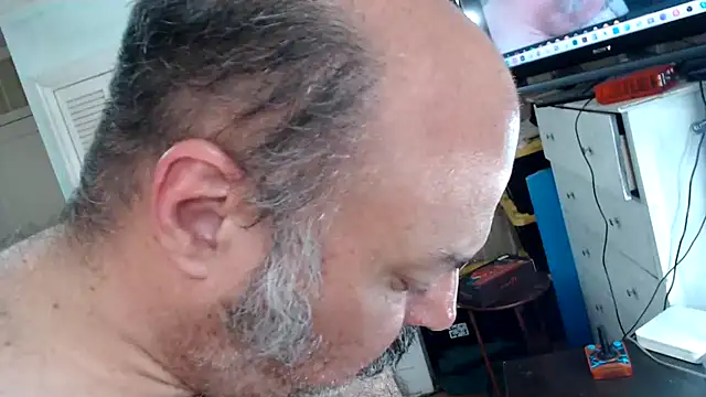 XXX chat uživo modela bullmusclejoe