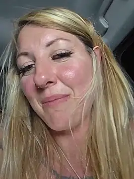 SheIsSomething live XXX chat