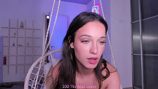 InnocentEvee Chat XXX live