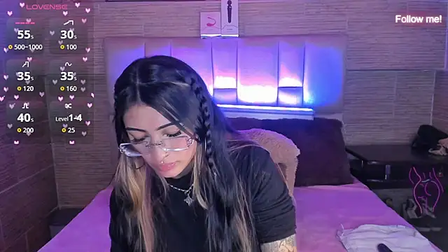 XXX chat uživo modela mia_devine_