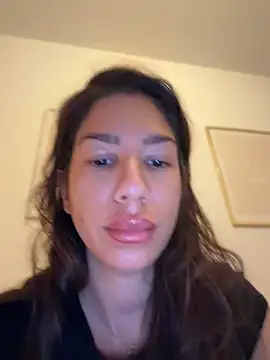 Alexbrune Adlı Modelin Canlı XXX Sohbeti