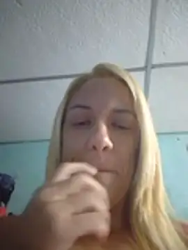 Hot-mamy06 Chat XXX in diretta