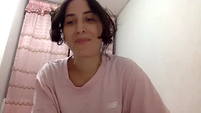 LatinDoll8のライブXXXチャット
