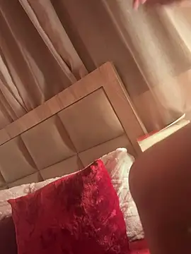 XXX chat uživo modela YaraQueen