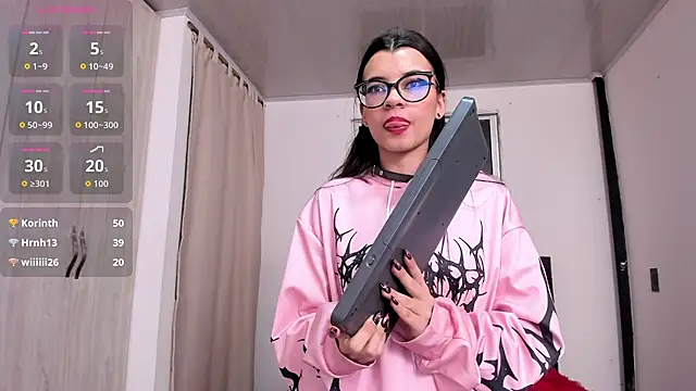 pinky_f00x's Live XXX Chat