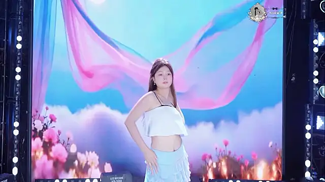 Sexybaby-99 - 性感尤物,扭腰摆臀黑丝魅惑展示