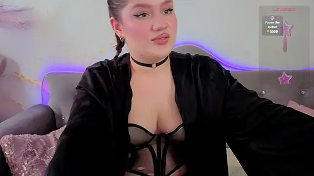 Jenny_Hart - eyes contact +suck naughty finger