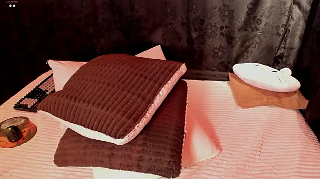 MiaKnox