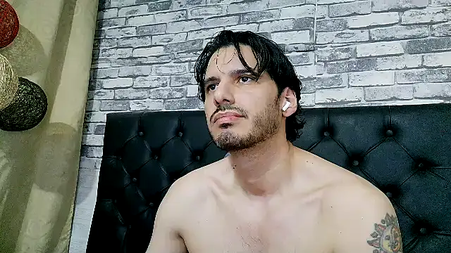MrTyler667: онлайн-секс-чат