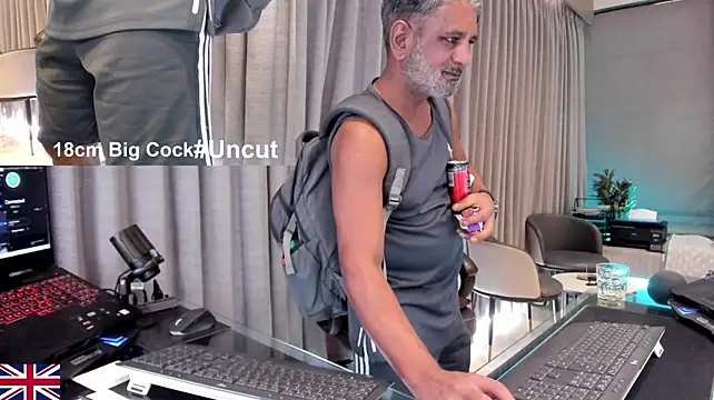 OnlineBossUK XXX чат на живо