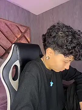 ian_mathias_'s Live XXX Chat