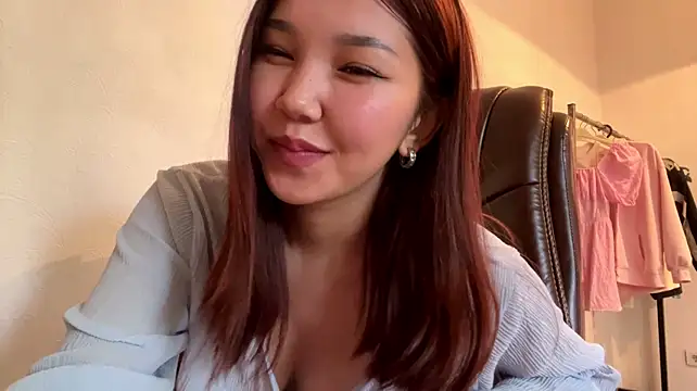 AnnettWinfrey - Stroking my cute tummy