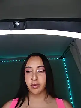 AmberOficiall_ - My friend hits my boobs 🥰💖