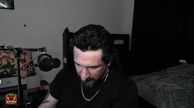 XXX chat uživo modela DevilPup75_