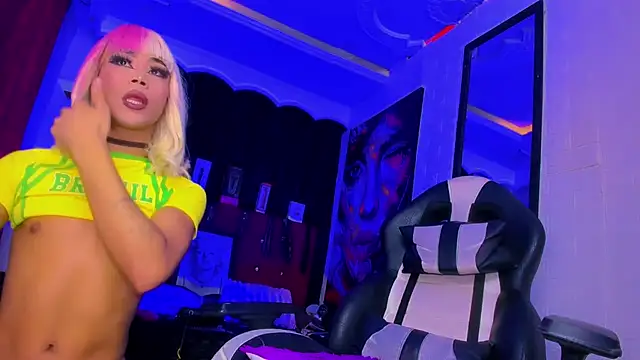 Mia_Colucci25's Live Chat Room
