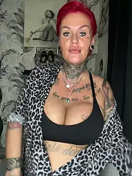 InkedMissLaBaehm's Live Chat Room