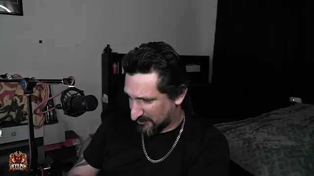 DevilPup75_ Chat XXX in diretta
