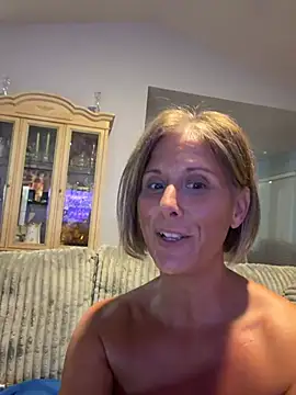 Pokazy przed kamerką – privateplaymilf